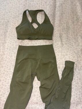 Alphalete Seamless Olive Green Womens Active Set